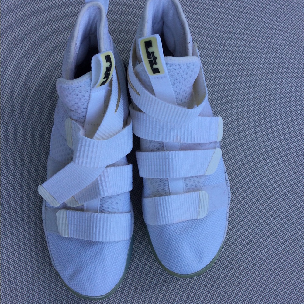 Soldier Women’s White Strap Basketball Shoes